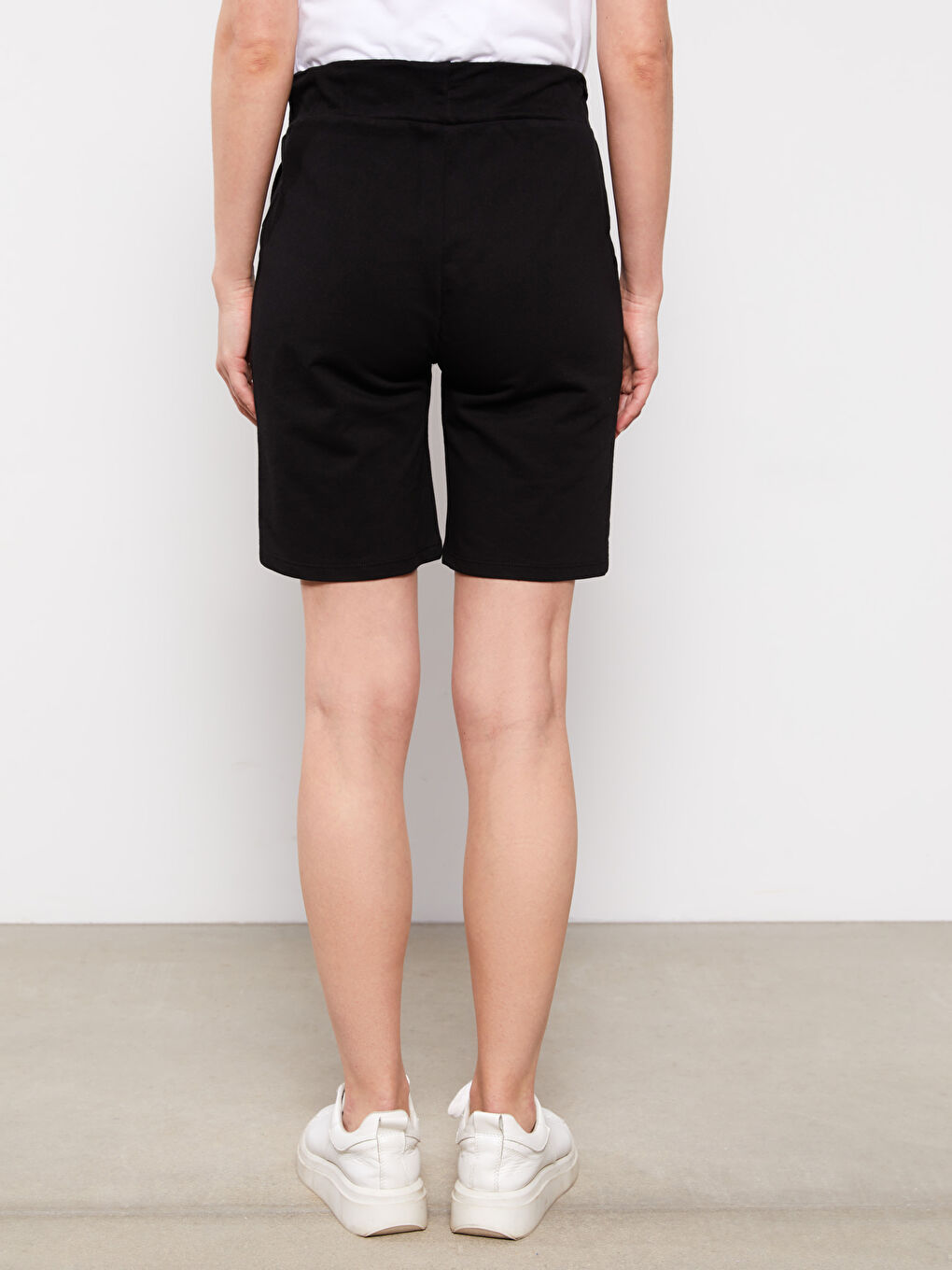 Siyah Beli Lastikli Düz Cep Detaylı Hamile Şort-4