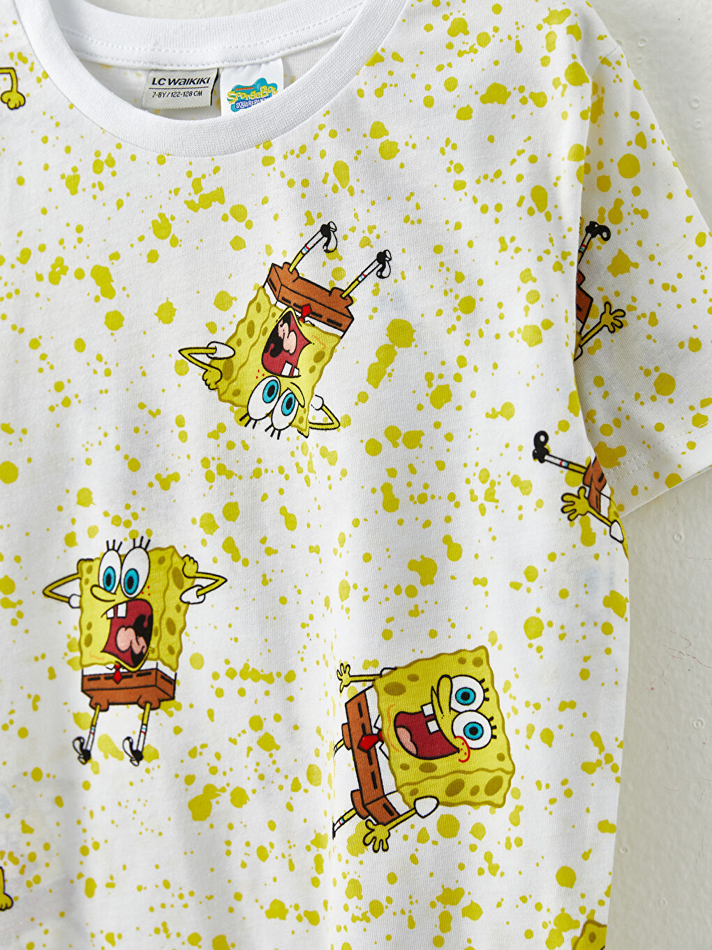Beyaz Bisiklet Yaka Sünger Bob Baskılı Kısa Kollu Pamuklu Erkek Çocuk Tişört-2
