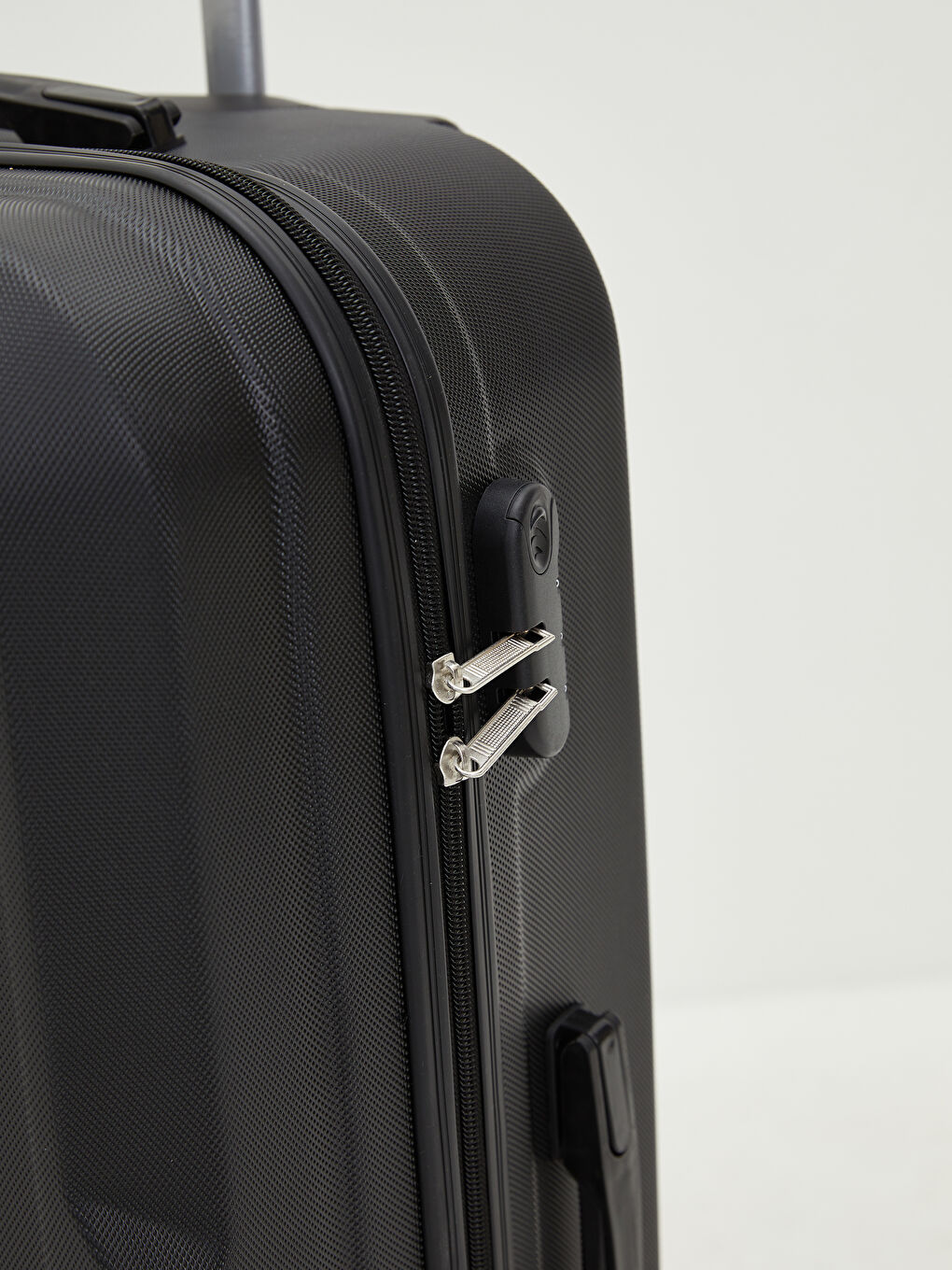 Siyah Büyük Boy Çekme Mekanizmalı Valiz-3