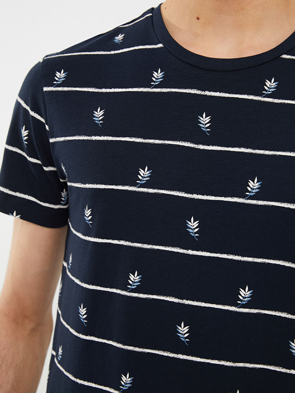 Lacivert Bisiklet Yaka Kısa Kollu Desenli Penye Erkek Tişört-3