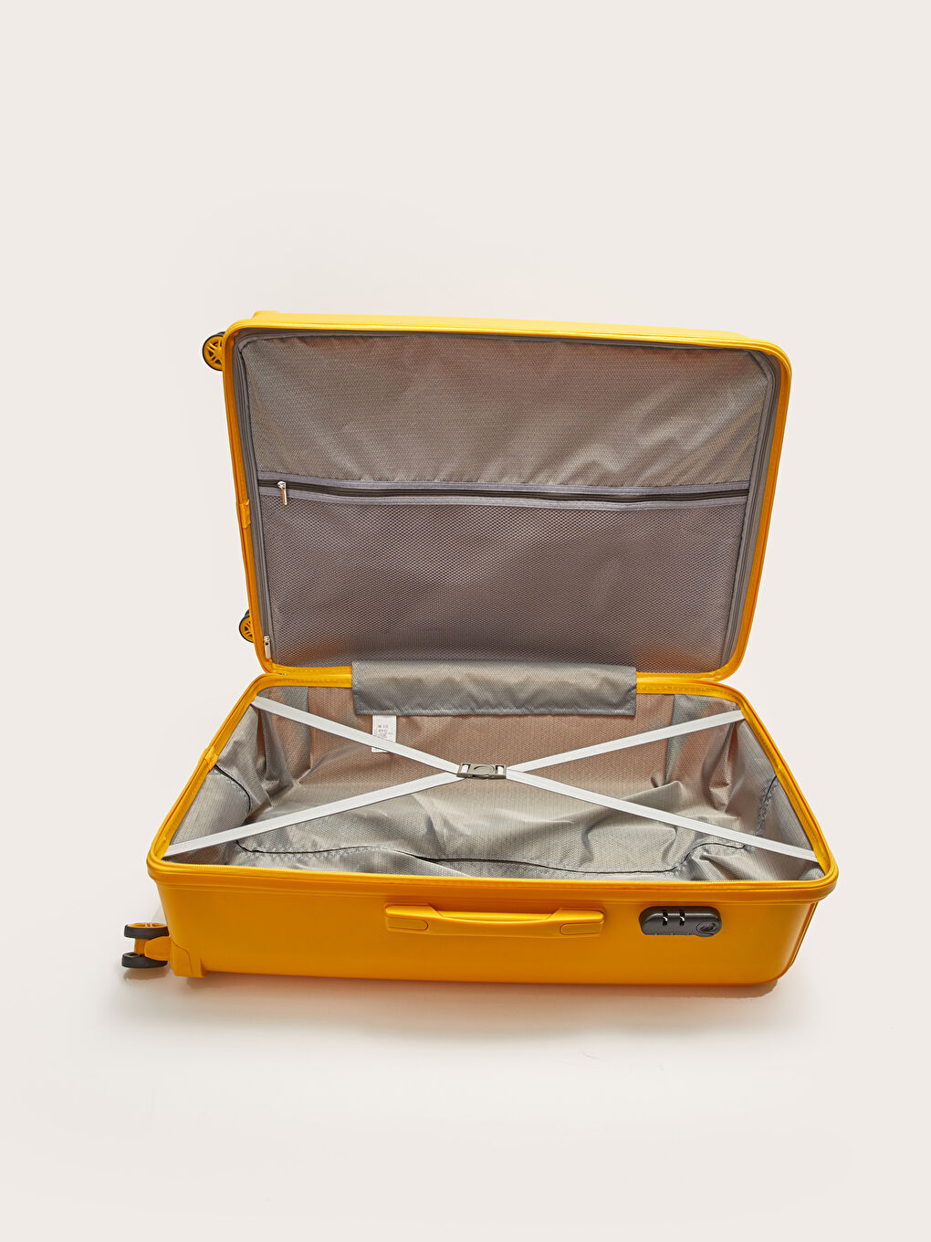 شنطة سفر بتفاصيل قفل وآلية سحب بحجم كبير-3