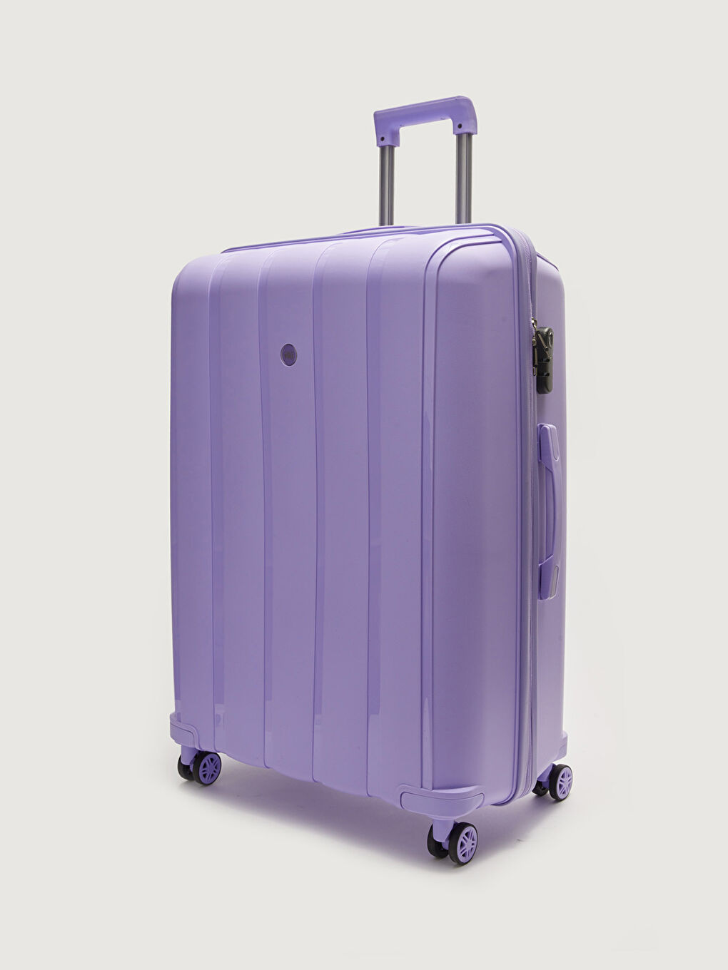 شنطة سفر بتفاصيل قفل وآلية سحب بحجم كبير-1