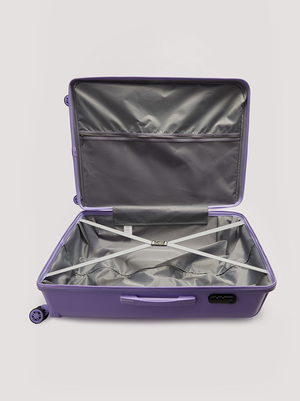 شنطة سفر بتفاصيل قفل وآلية سحب بحجم كبير-3