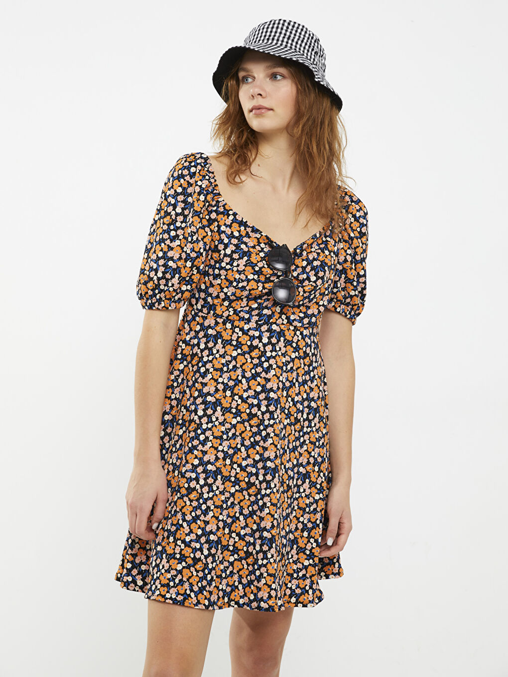 Siyah Kalp Yaka Çiçekli Kısa Kollu Kadın Elbise-1