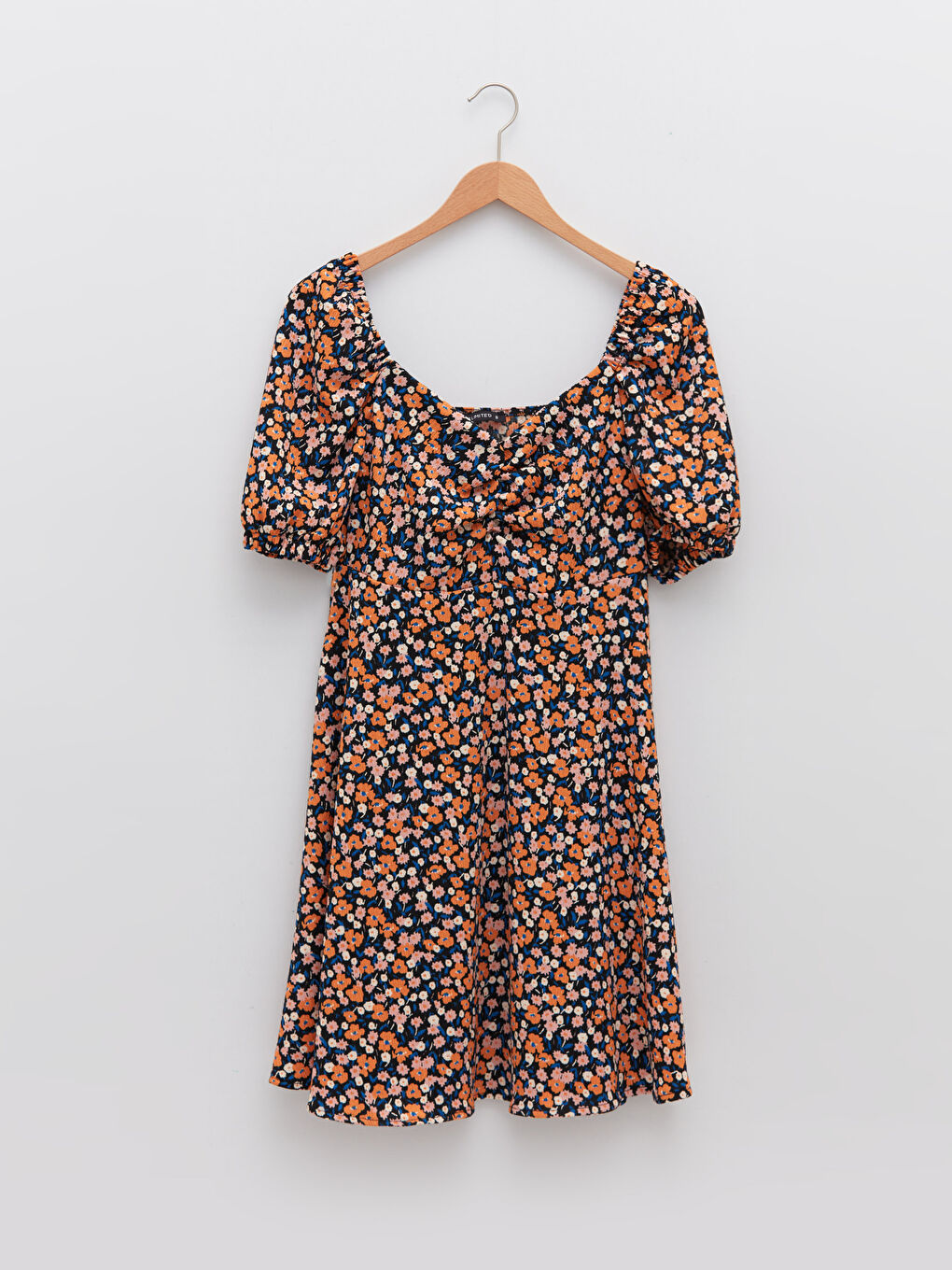 Siyah Kalp Yaka Çiçekli Kısa Kollu Kadın Elbise-10