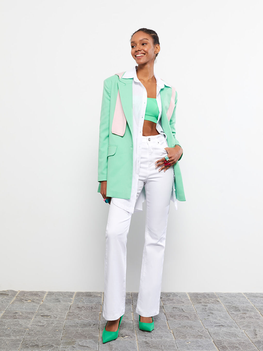 Beyaz Slim Fit Düz Cep Detaylı İspanyol Paça Gabardin Kadın Pantolon-3