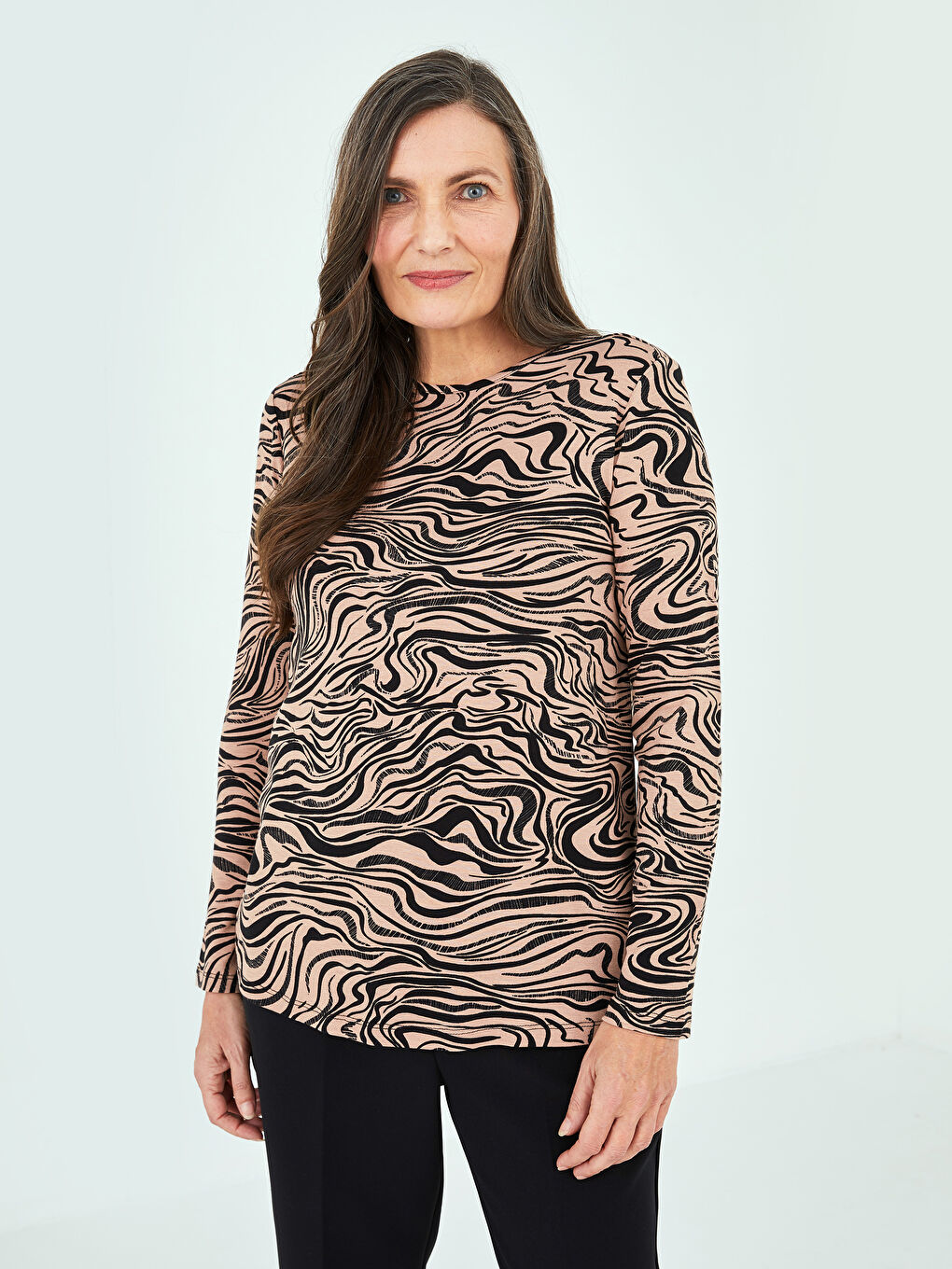 Kahverengi Bisiklet Yaka Desenli Uzun Kollu Kadın Tişört-1