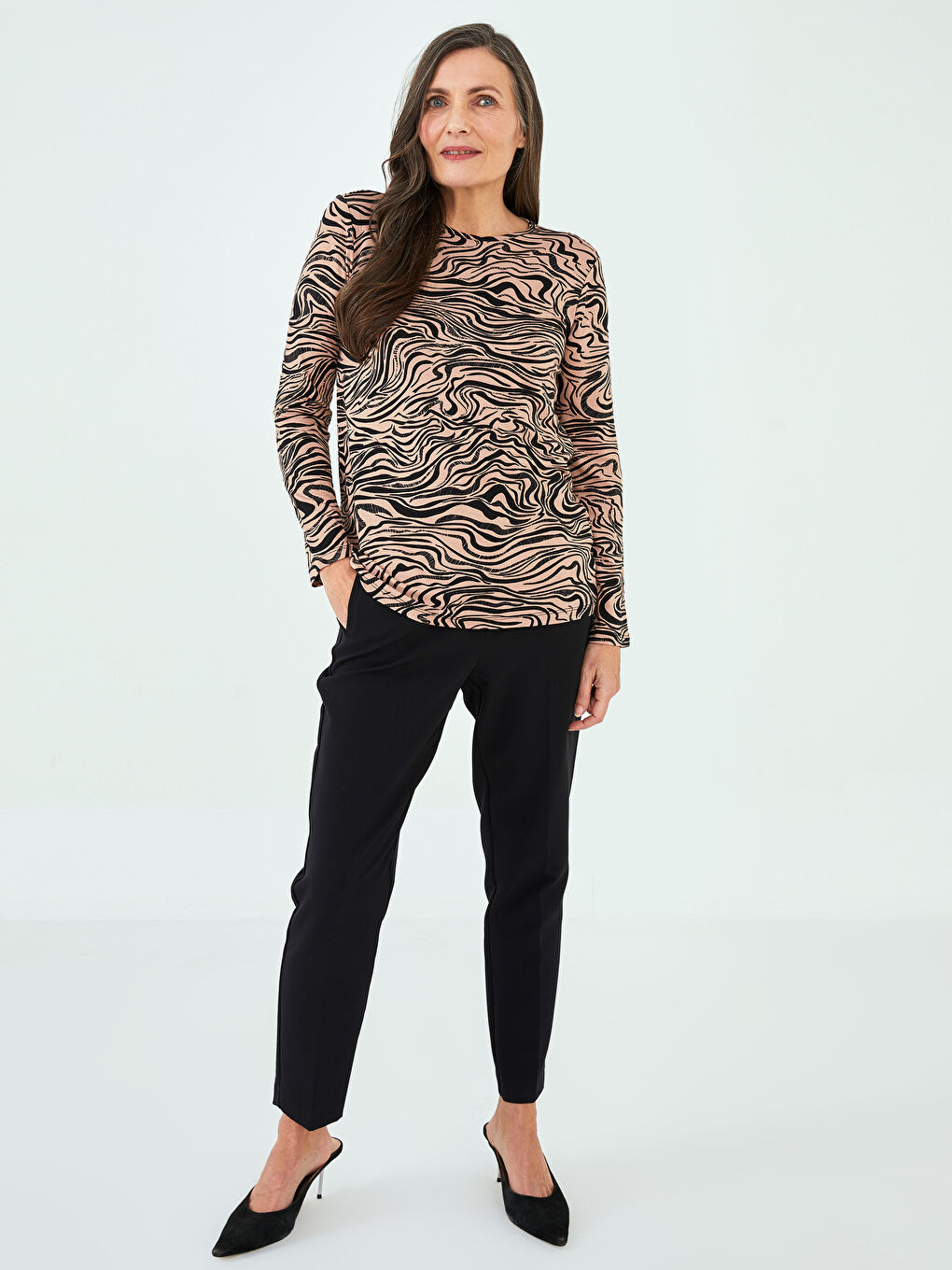 Kahverengi Bisiklet Yaka Desenli Uzun Kollu Kadın Tişört-2