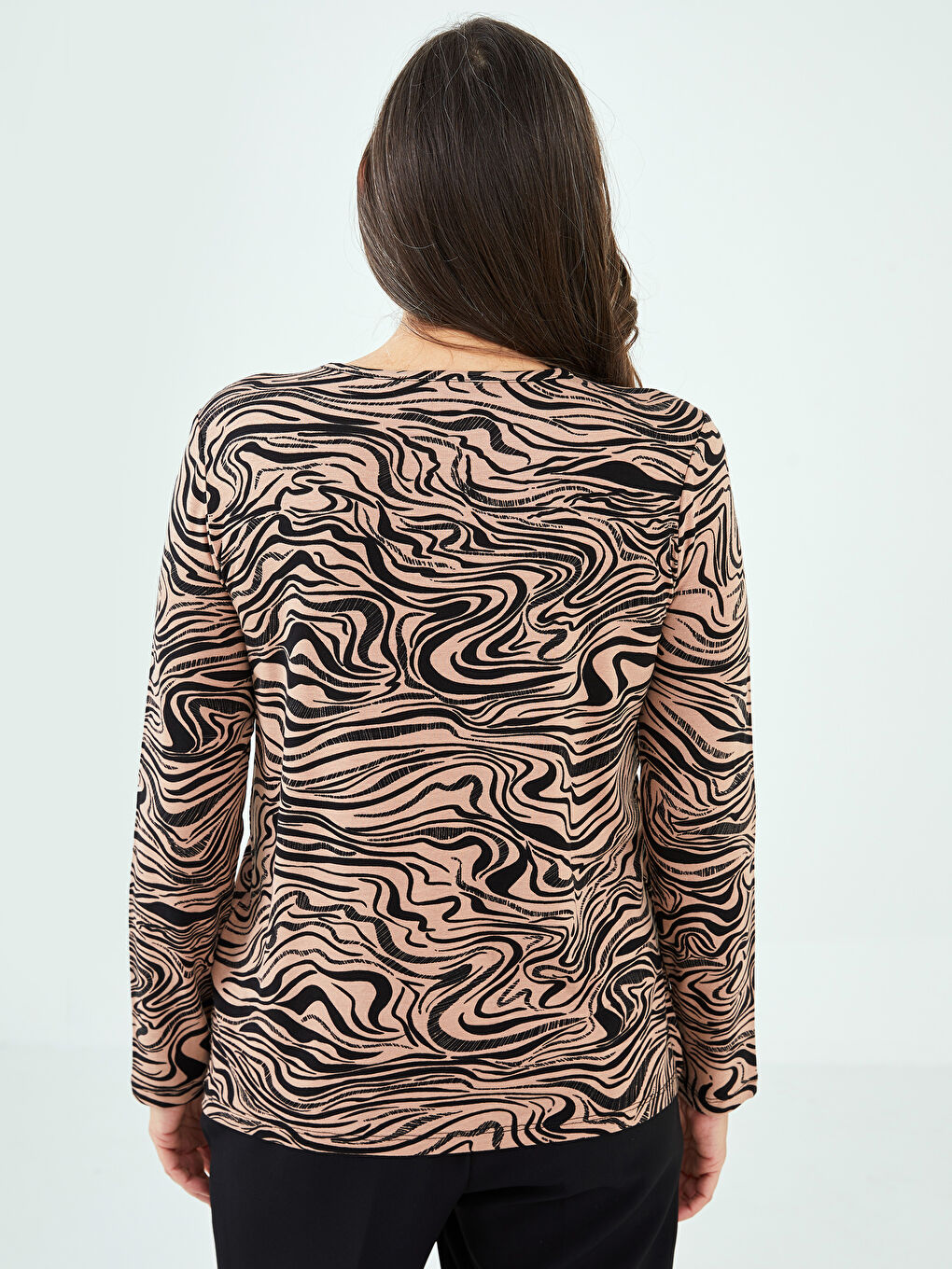 Kahverengi Bisiklet Yaka Desenli Uzun Kollu Kadın Tişört-4