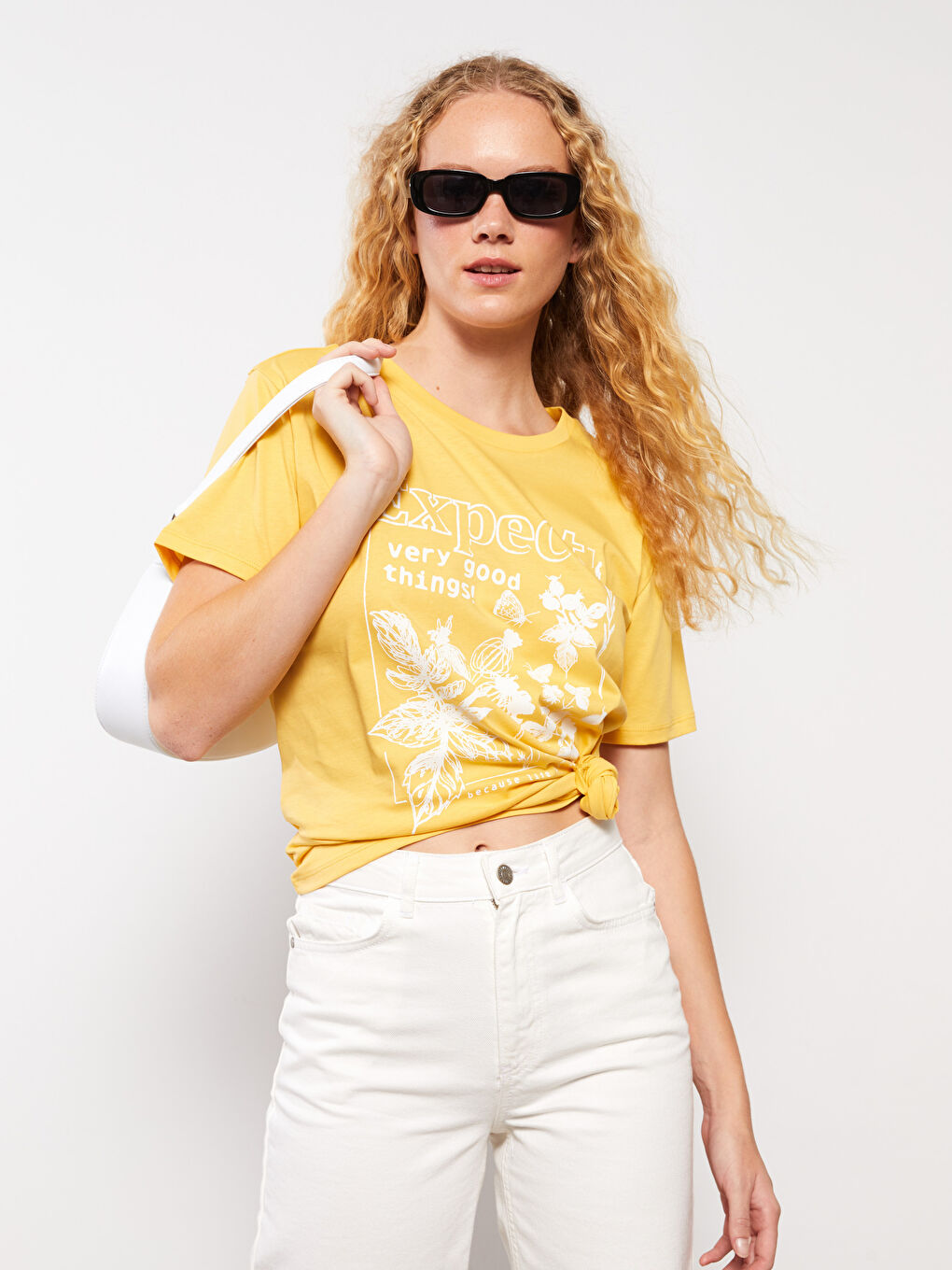 تيشيرت قطن كم قصير مطبوع بياقة دائرية للسيدات-2