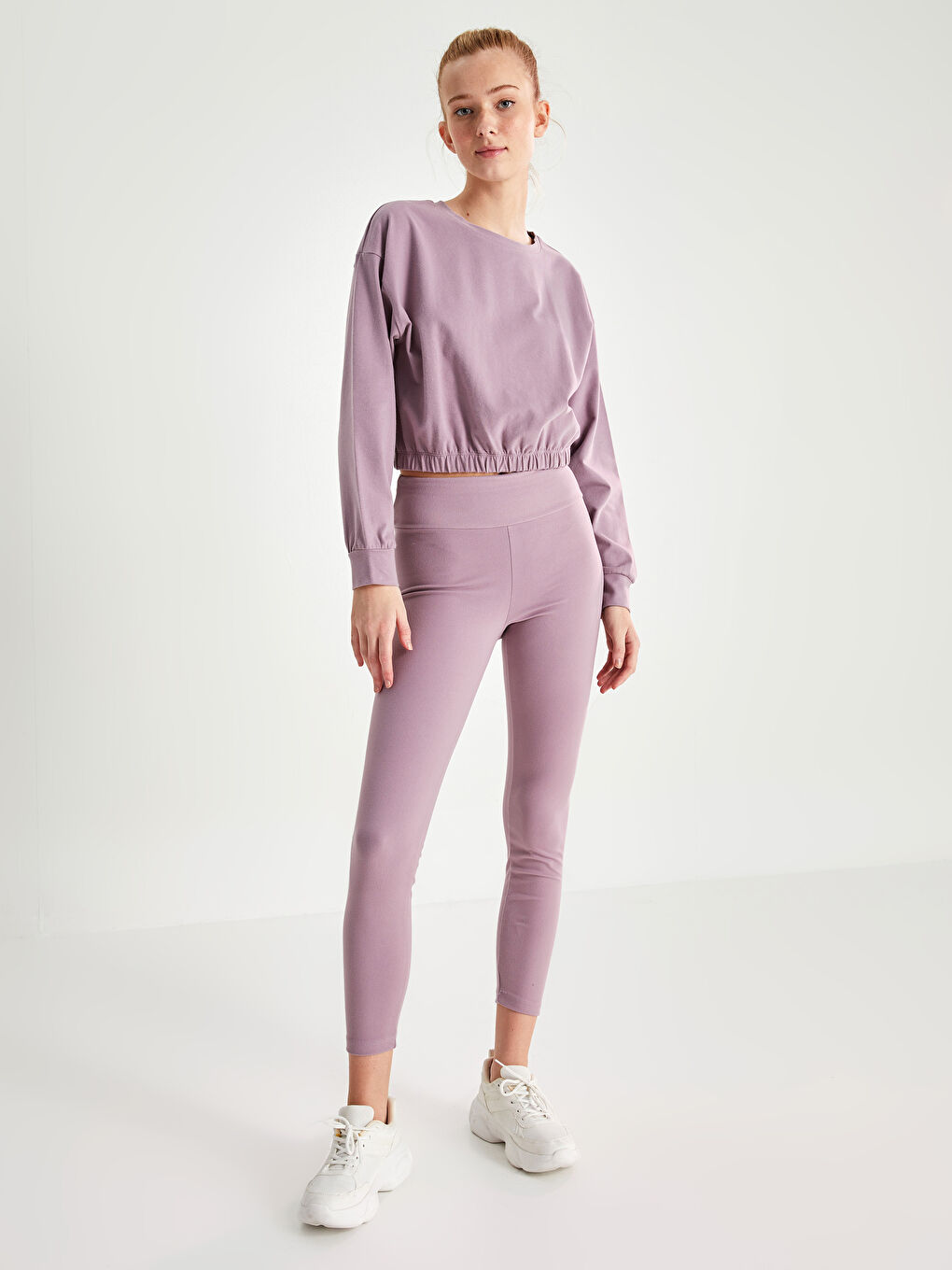 سويت شيرت نسائي برقبة دائرية وكم طويل سادة-1