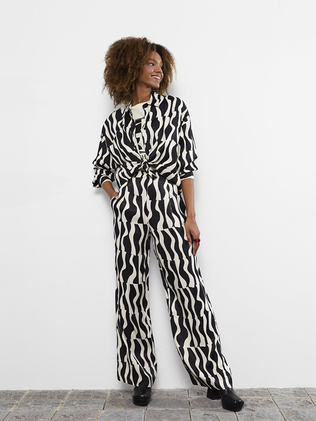 بنطلون نسائي مريح مزخرف بتفاصيل جيوب من فيسكوز-2