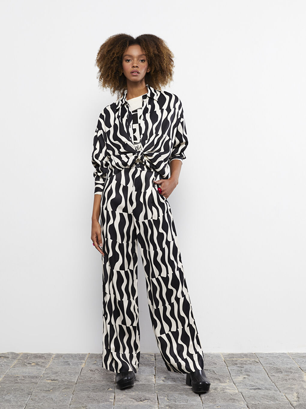 بنطلون نسائي مريح مزخرف بتفاصيل جيوب من فيسكوز