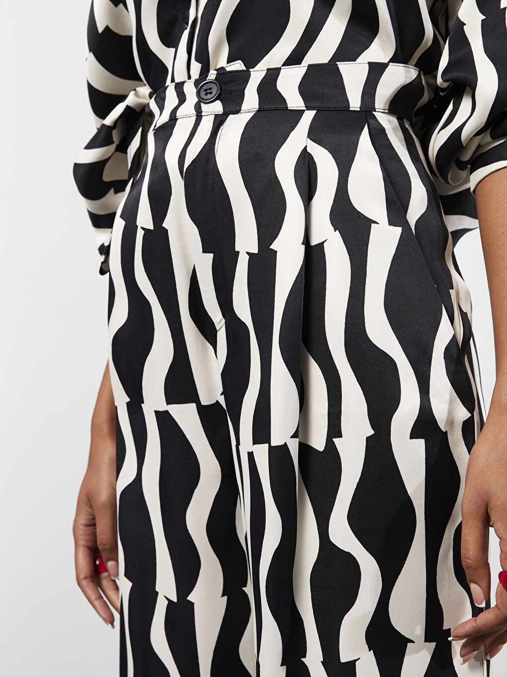 بنطلون نسائي مريح مزخرف بتفاصيل جيوب من فيسكوز-4