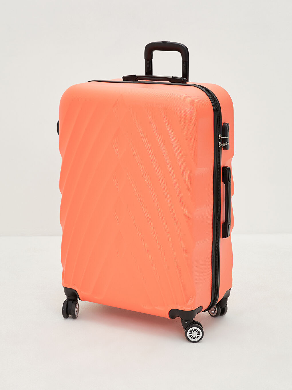 Turuncu Büyük Boy Çekme Mekanizmalı Valiz-1
