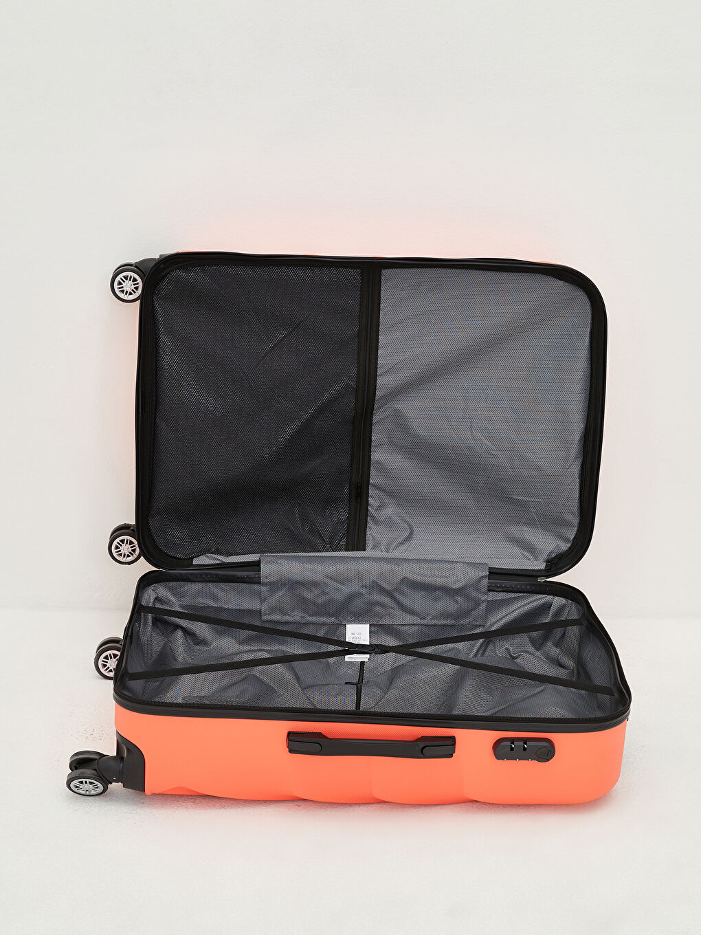 Turuncu Büyük Boy Çekme Mekanizmalı Valiz-4