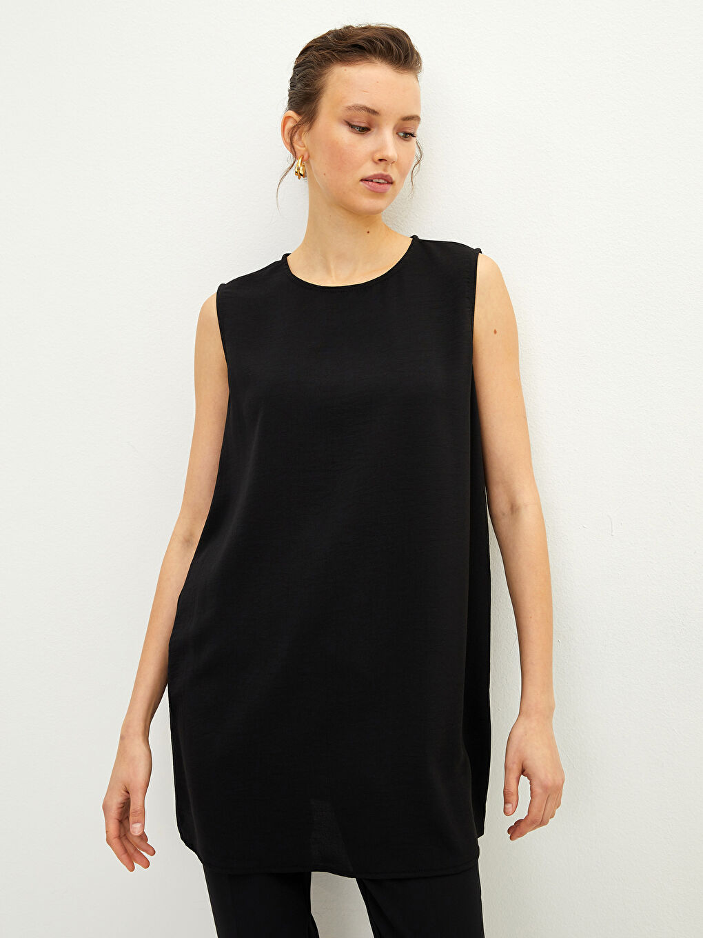 Siyah Kadın Bisiklet Yaka Düz Kolsuz Tunik-1