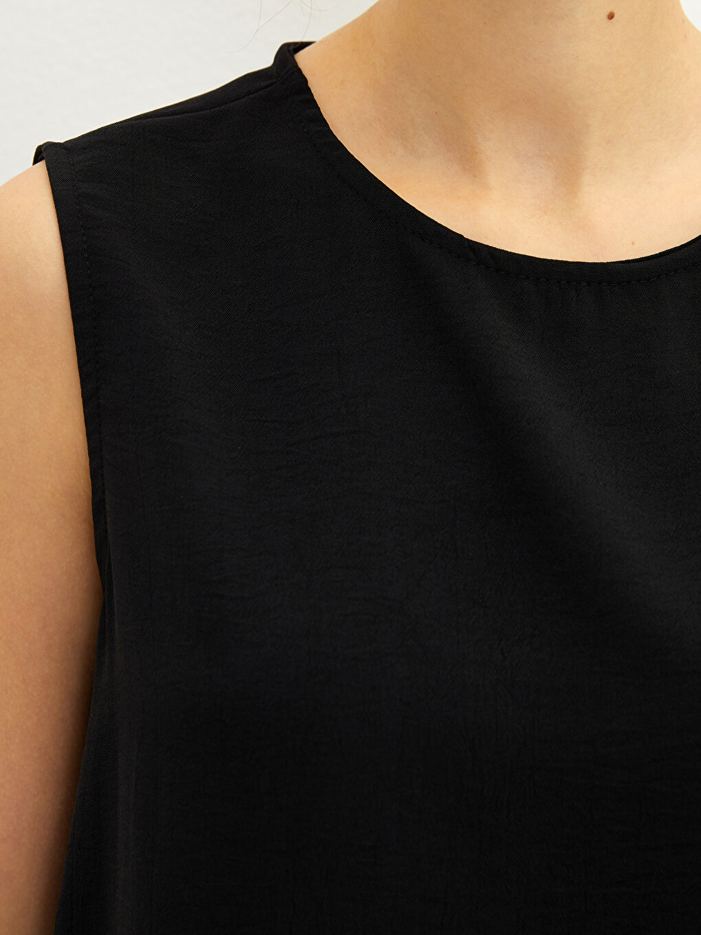 Siyah Kadın Bisiklet Yaka Düz Kolsuz Tunik-2