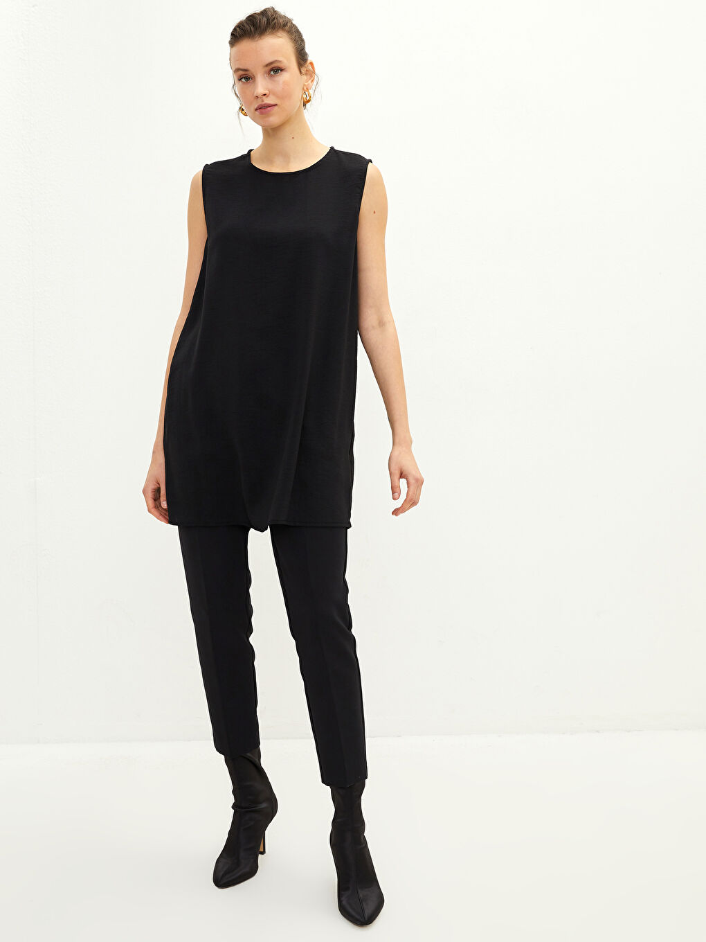 Siyah Kadın Bisiklet Yaka Düz Kolsuz Tunik-3