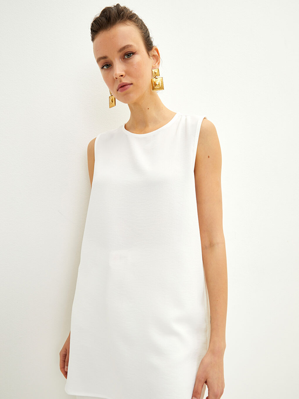 Ekru Kadın Bisiklet Yaka Düz Kolsuz Tunik-1