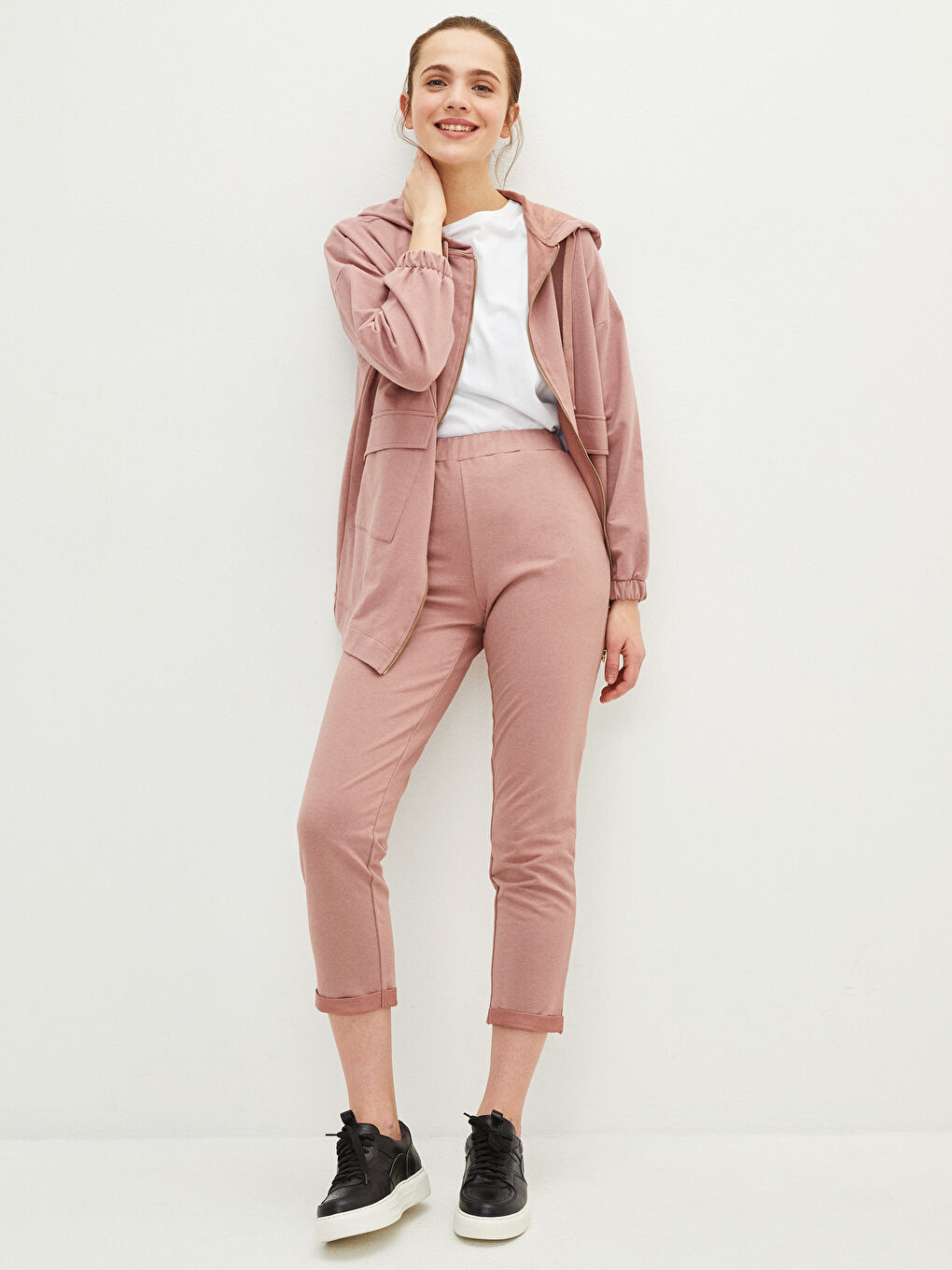 بنطلون رياضي بخصر مرن وجيوب عادية للسيدات