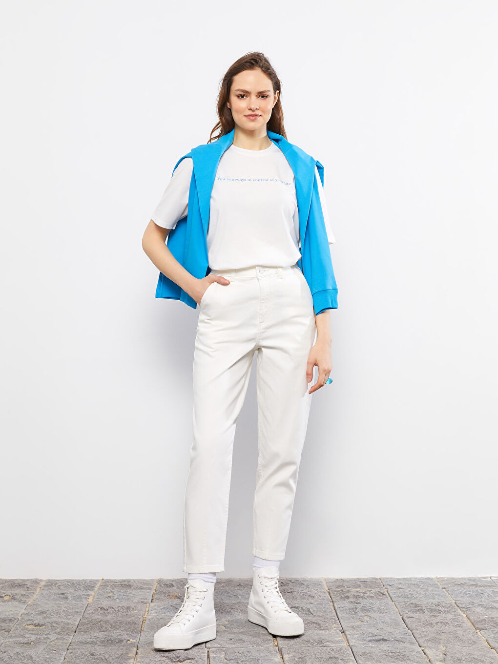 Beyaz Standart Fit Cep Detaylı Kadın Rodeo Jean Pantolon