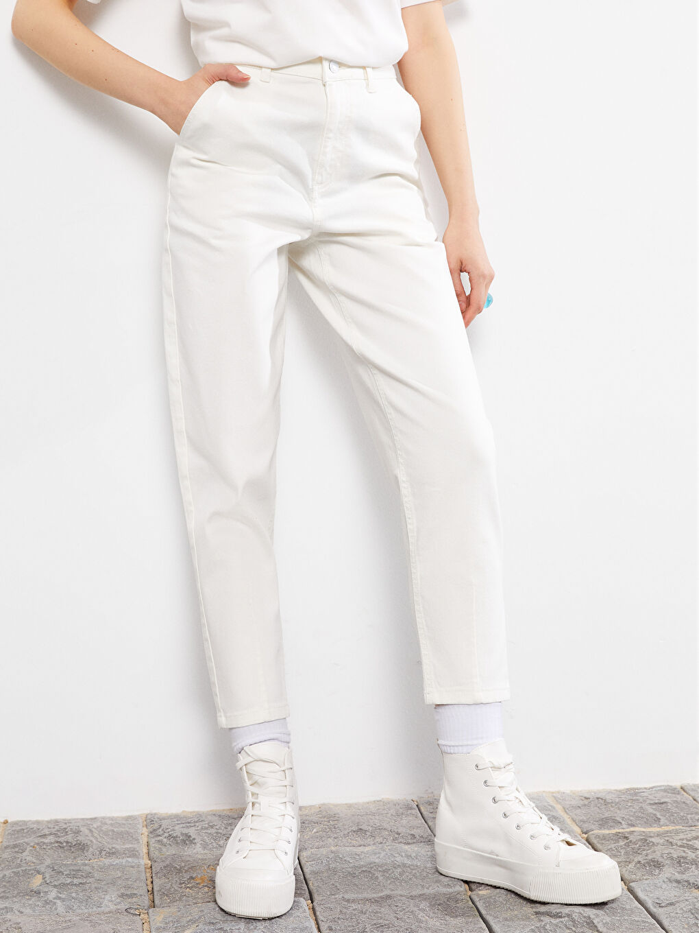 Beyaz Standart Fit Cep Detaylı Kadın Rodeo Jean Pantolon-3