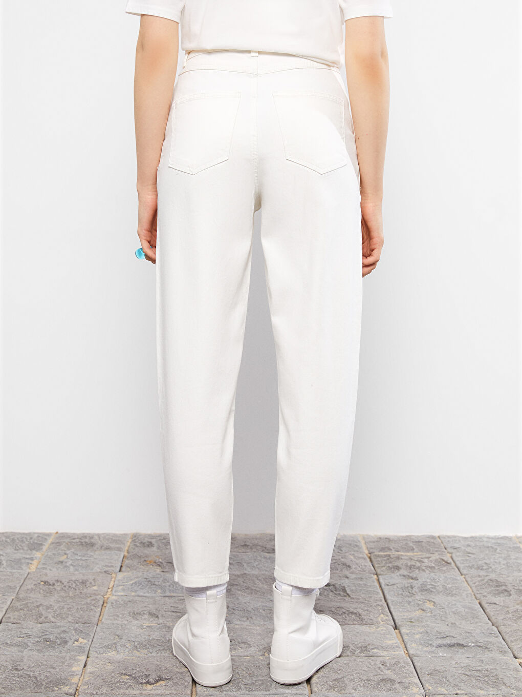 Beyaz Standart Fit Cep Detaylı Kadın Rodeo Jean Pantolon-4