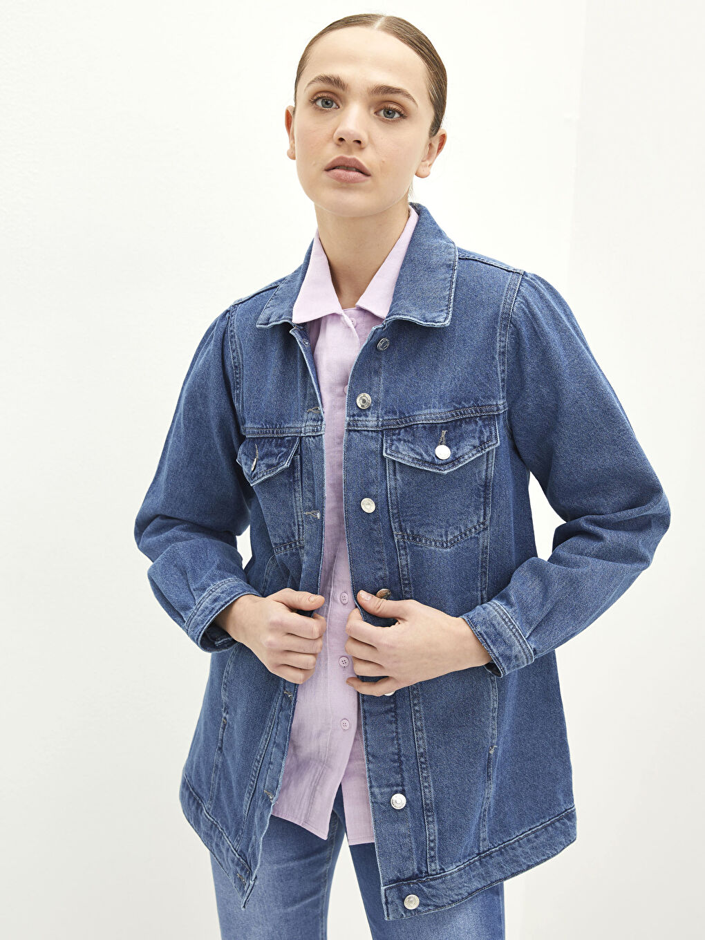 Geacă din denim cu guler de cămașă, detalii de buzunar și mânecă lungă pentru femei-1