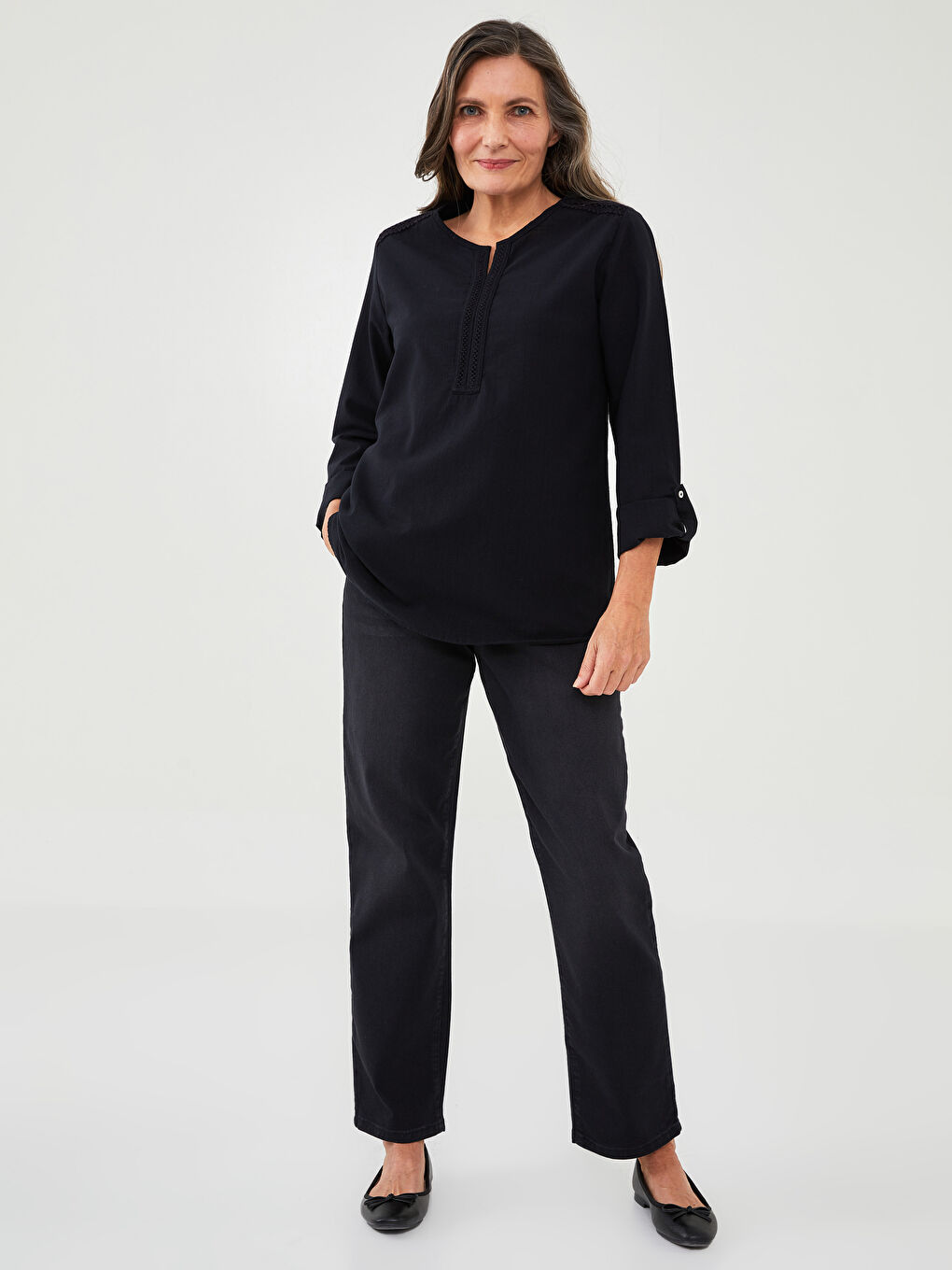 بلوزة قطن بياقة هينلي مطرزة كم طويل للسيدات-1