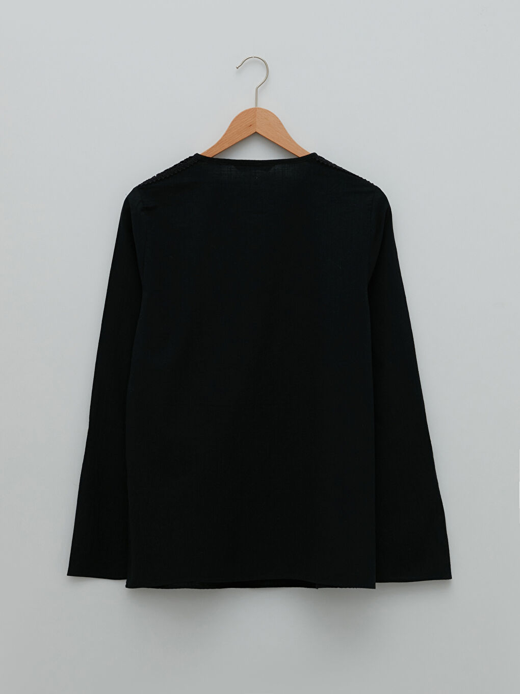 بلوزة قطن بياقة هينلي مطرزة كم طويل للسيدات-5