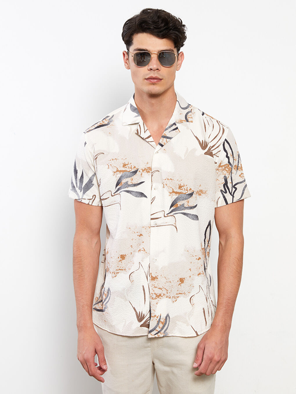 Bej Slim Fit Resort Yaka Kısa Kollu Desenli Erkek Gömlek