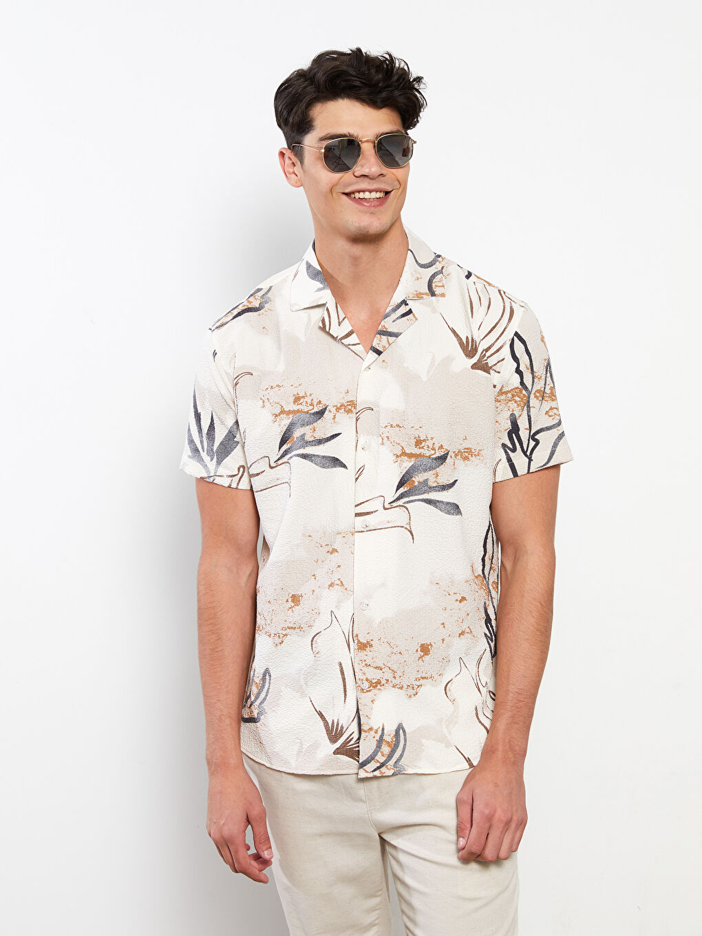 Bej Slim Fit Resort Yaka Kısa Kollu Desenli Erkek Gömlek-1