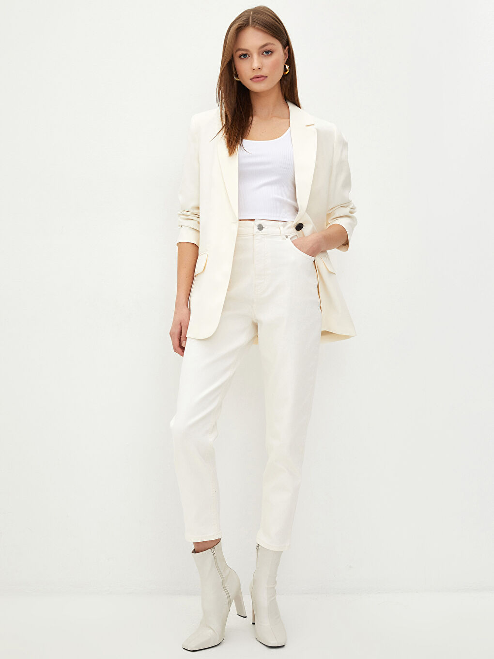 Ekru Yüksek Bel Standart Fit Düz Cep Detaylı Kadın Jean Pantolon-1