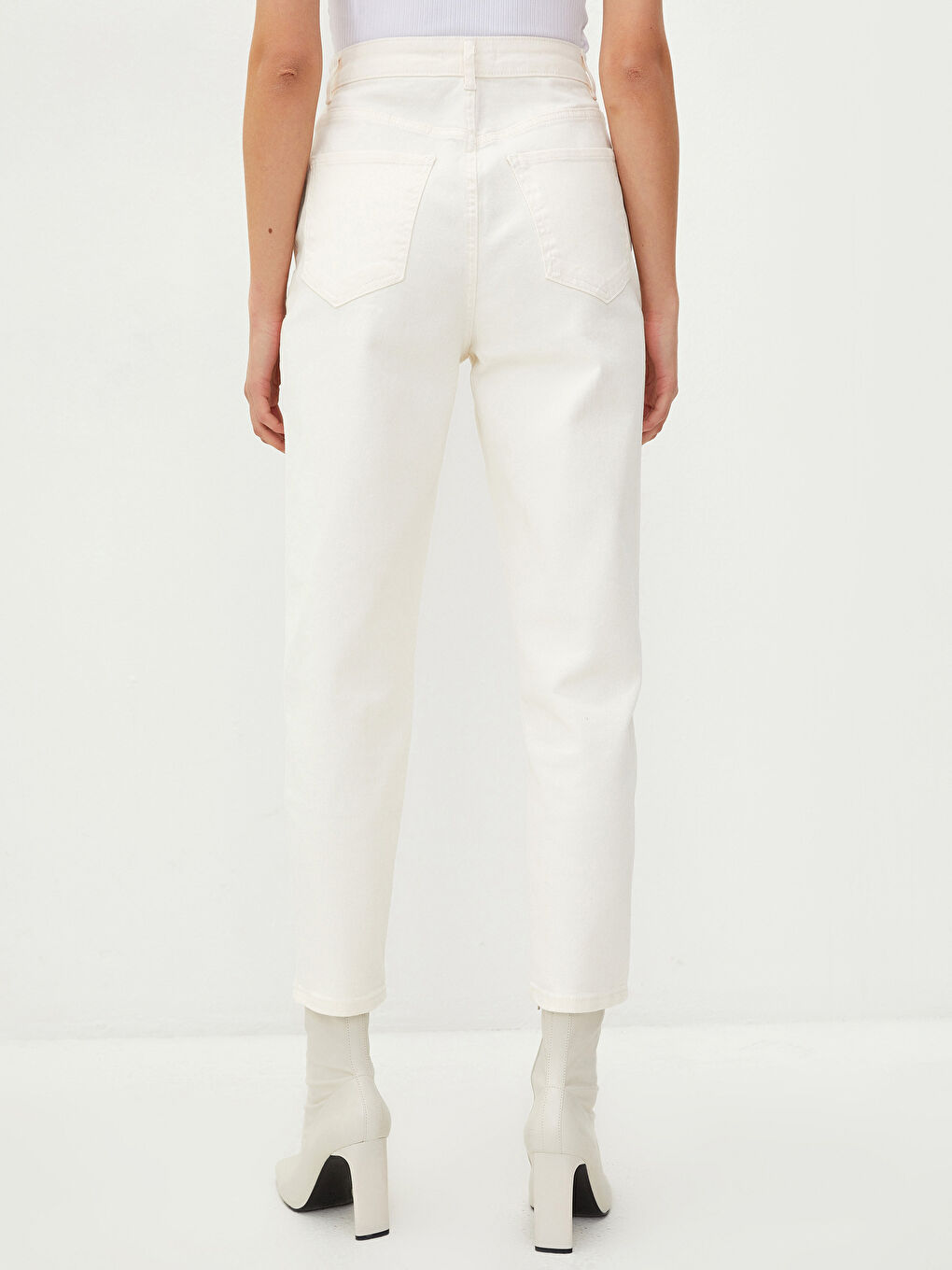 Ekru Yüksek Bel Standart Fit Düz Cep Detaylı Kadın Jean Pantolon-4