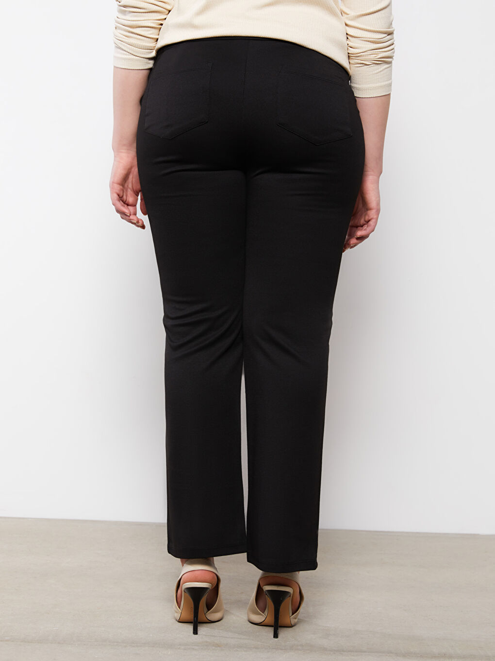 Ženske pantalone velikih dimenzija sa elastičnim strukom i ravnim krojem-4