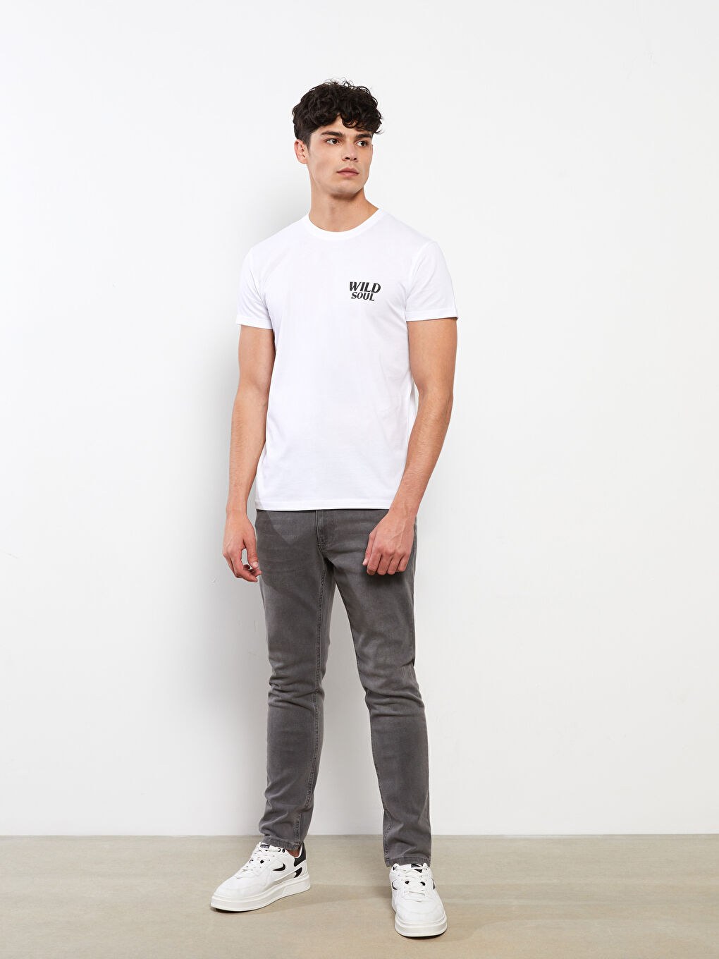 Beyaz Bisiklet Yaka Kısa Kollu Baskılı Penye Erkek Tişört-1