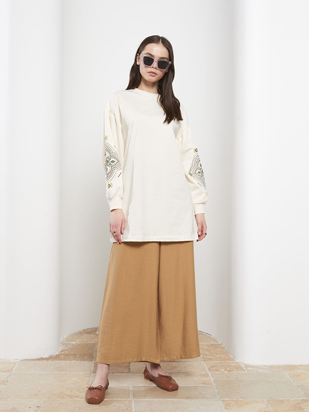 Bej Kadın Beli Lastikli Rahat Kalıp Düz Pantolon