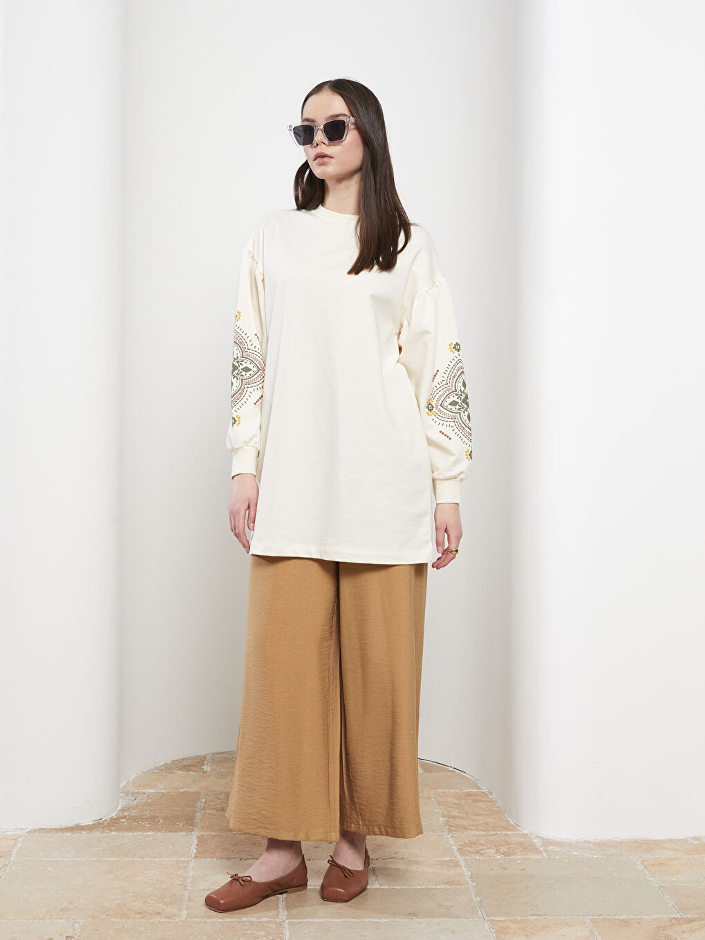 Bej Kadın Beli Lastikli Rahat Kalıp Düz Pantolon-1