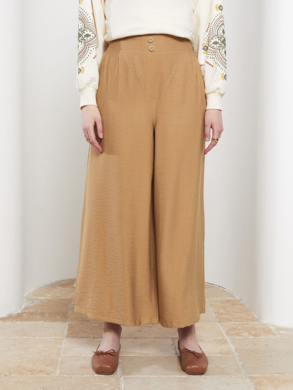 Bej Kadın Beli Lastikli Rahat Kalıp Düz Pantolon-2