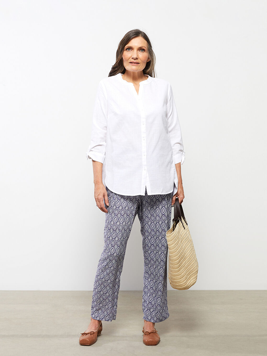 Beyaz Kaçık Yaka Düz Pamuklu Kadın Gömlek-1