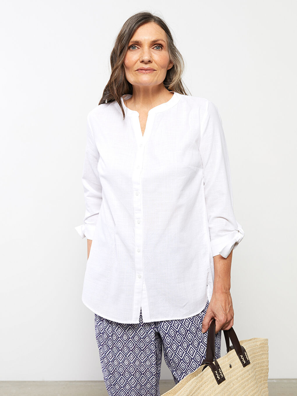 Beyaz Kaçık Yaka Düz Pamuklu Kadın Gömlek-2