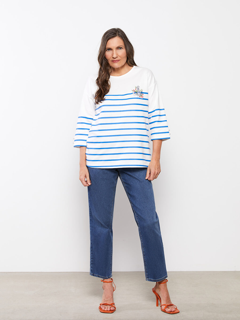 Beyaz Kadın Bisiklet Yaka Çizgili Tişört-1