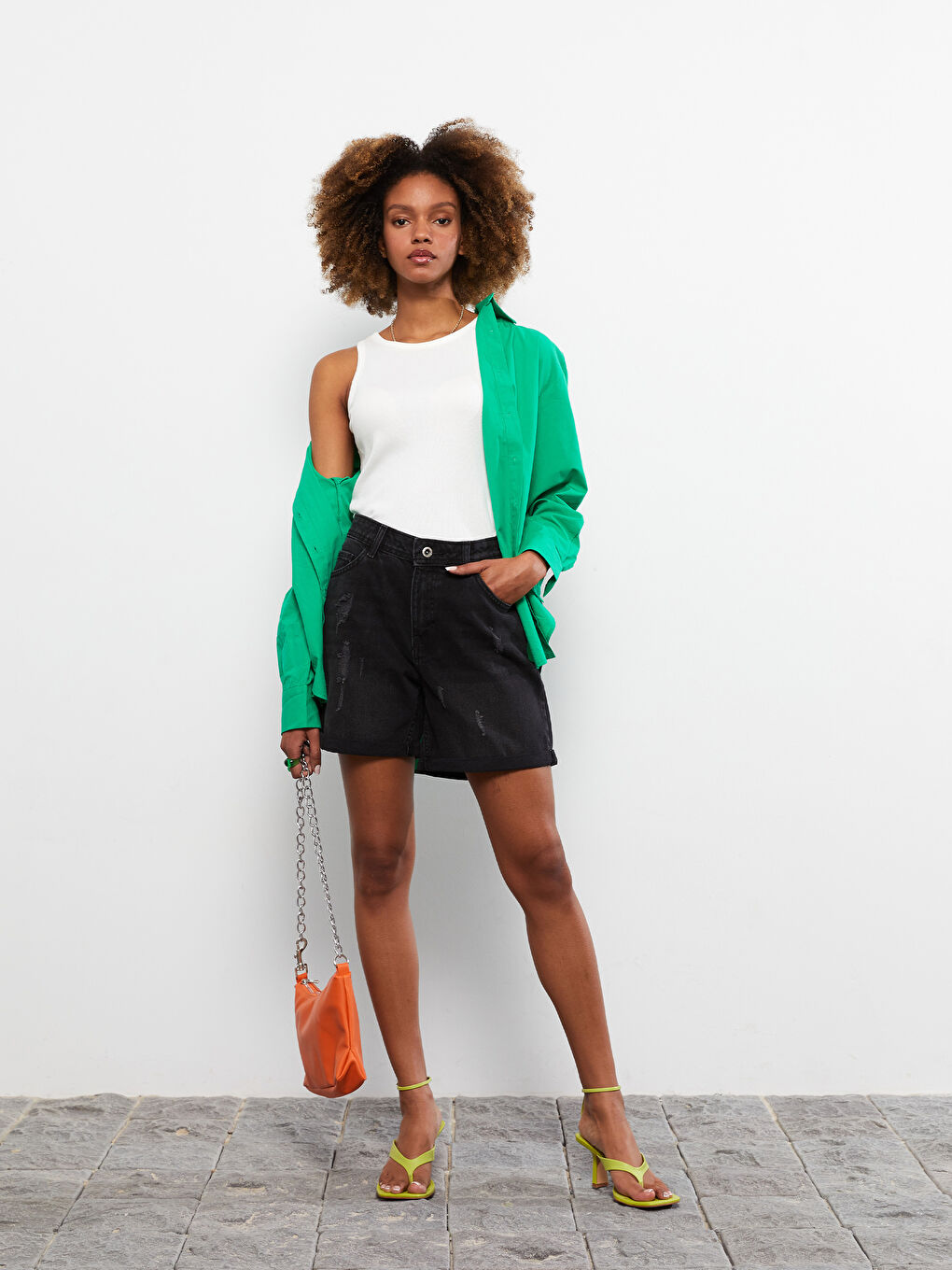 Short En Jean Rodeo Pour Femmes Taille Haute Coupe Standard Avec Poches Droites Détaillées