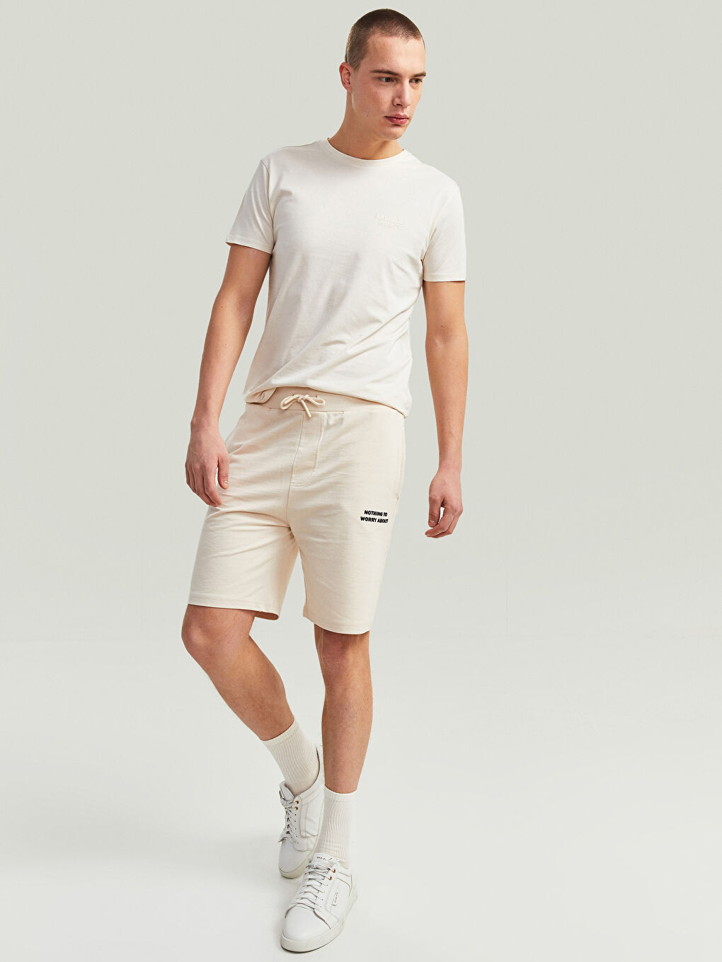 شورت رجالي محبوك بنقشة قياسية-1