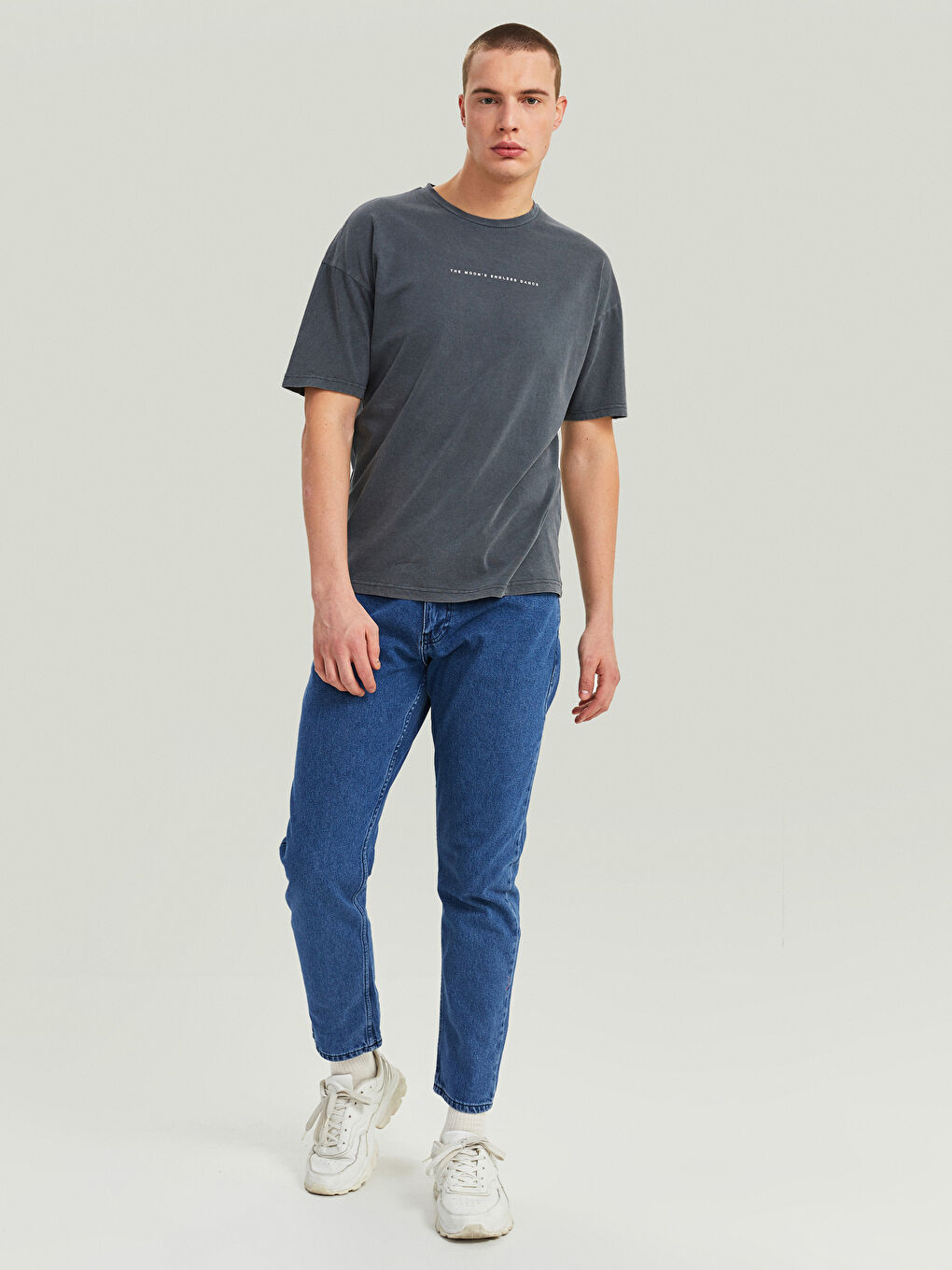 تيشيرت أوفراسايز ياقة دائرية كم قصير مطبوع جيرسي للرجال-3