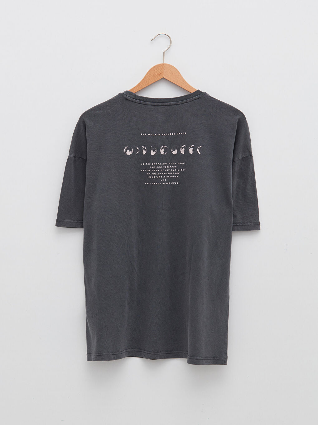 تيشيرت أوفراسايز ياقة دائرية كم قصير مطبوع جيرسي للرجال-6