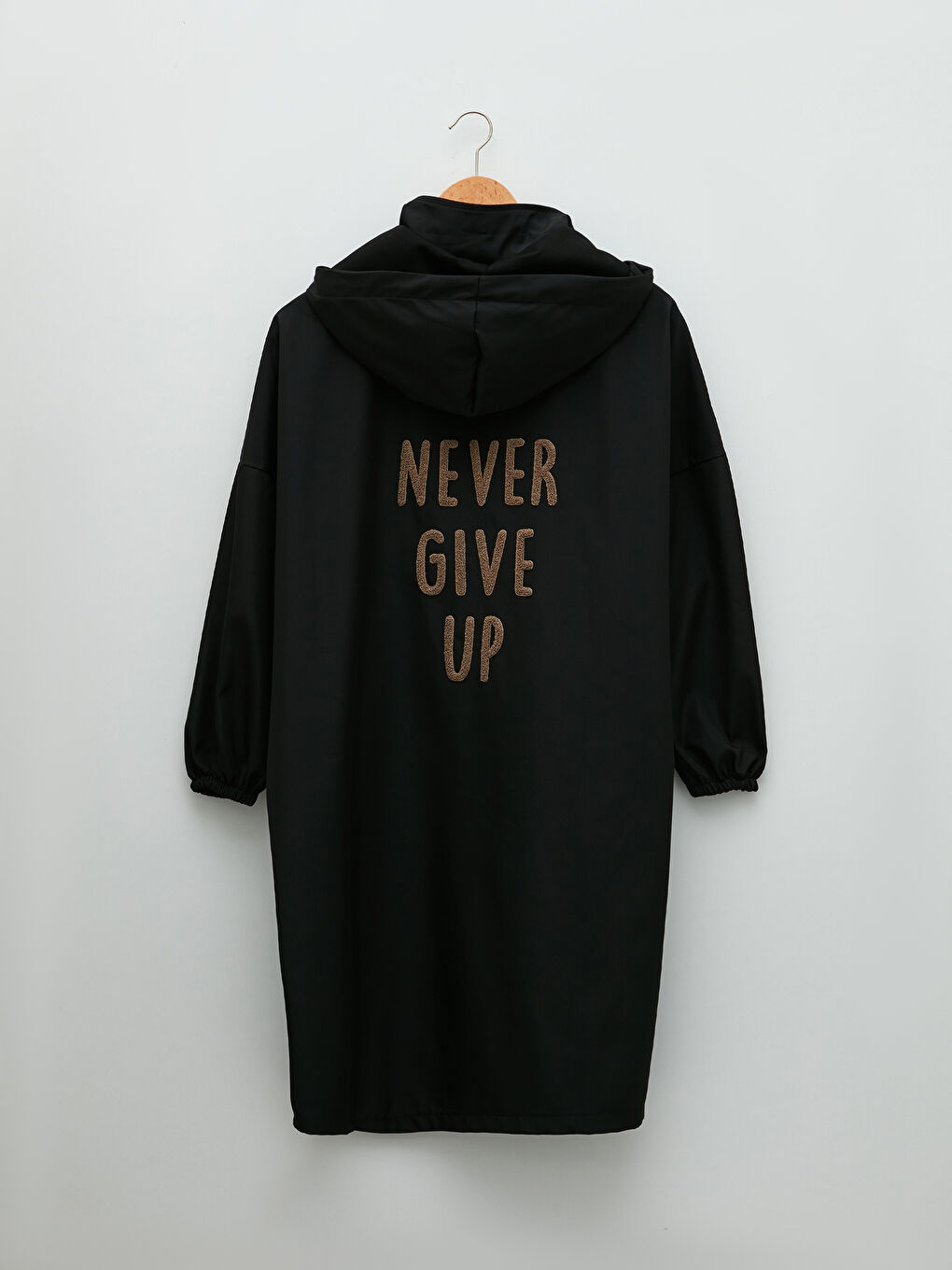 Siyah Kapüşonlu Düz Uzun Kollu Cep Detaylı Kadın Yağmurluk-6