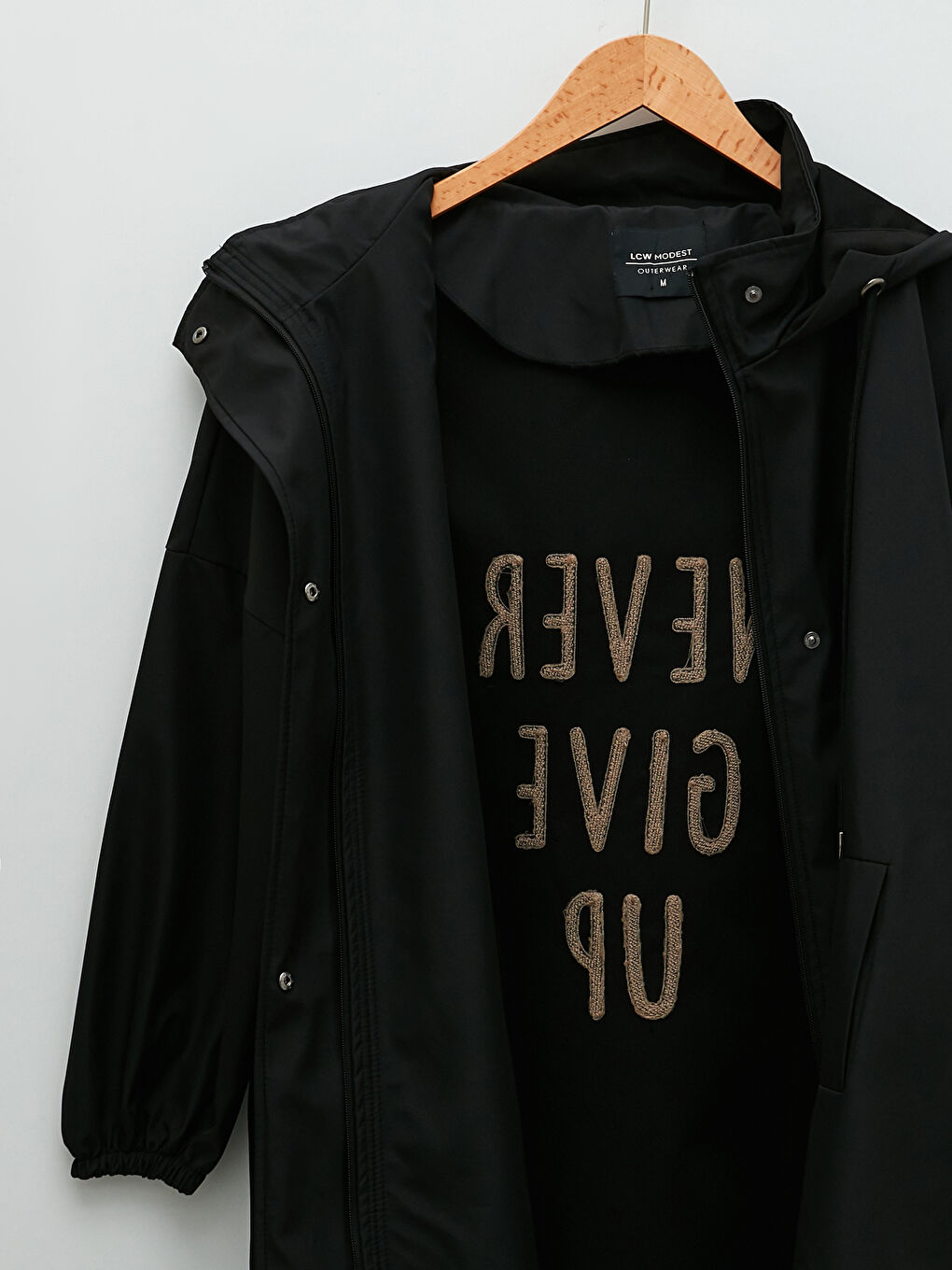 Siyah Kapüşonlu Düz Uzun Kollu Cep Detaylı Kadın Yağmurluk-7