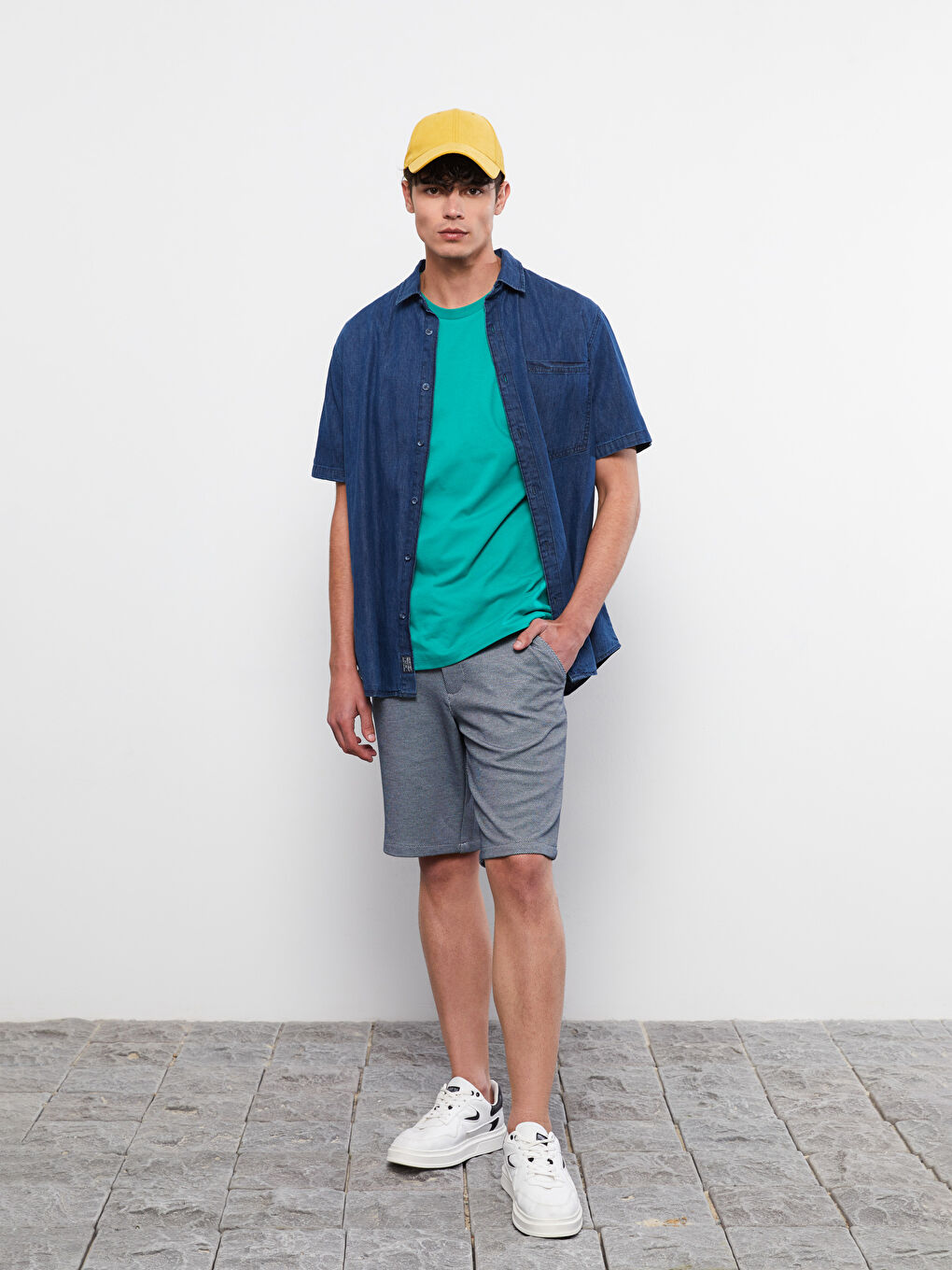 Lacivert Slim Fit Beli Bağlama Detaylı Erkek Şort